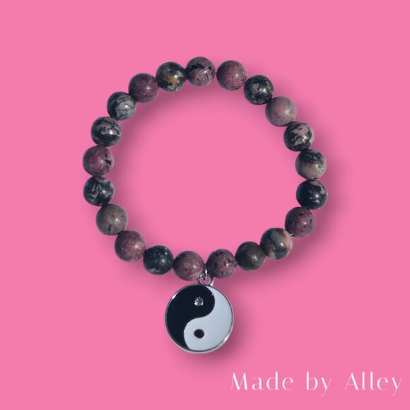 Handmade 8mm Round Pink Jasper Beaded Bracelet with a Silver Yin Yang Charm - Picture 1 of 5